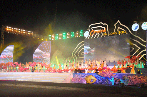 Hồ Quỳnh Hương hát nhép ở Carnaval Hạ Long ảnh 1