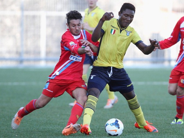 Sáng tỏ nghi án ông lão 41 hóa cầu thủ 17 tuổi ảnh 2