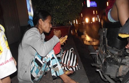 Sự thật 3 mẹ con thê thảm, lê lết ăn xin ở Sài Gòn ảnh 2