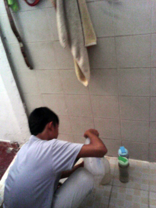 Biến dạng dương vật vì bơm silicon ảnh 1