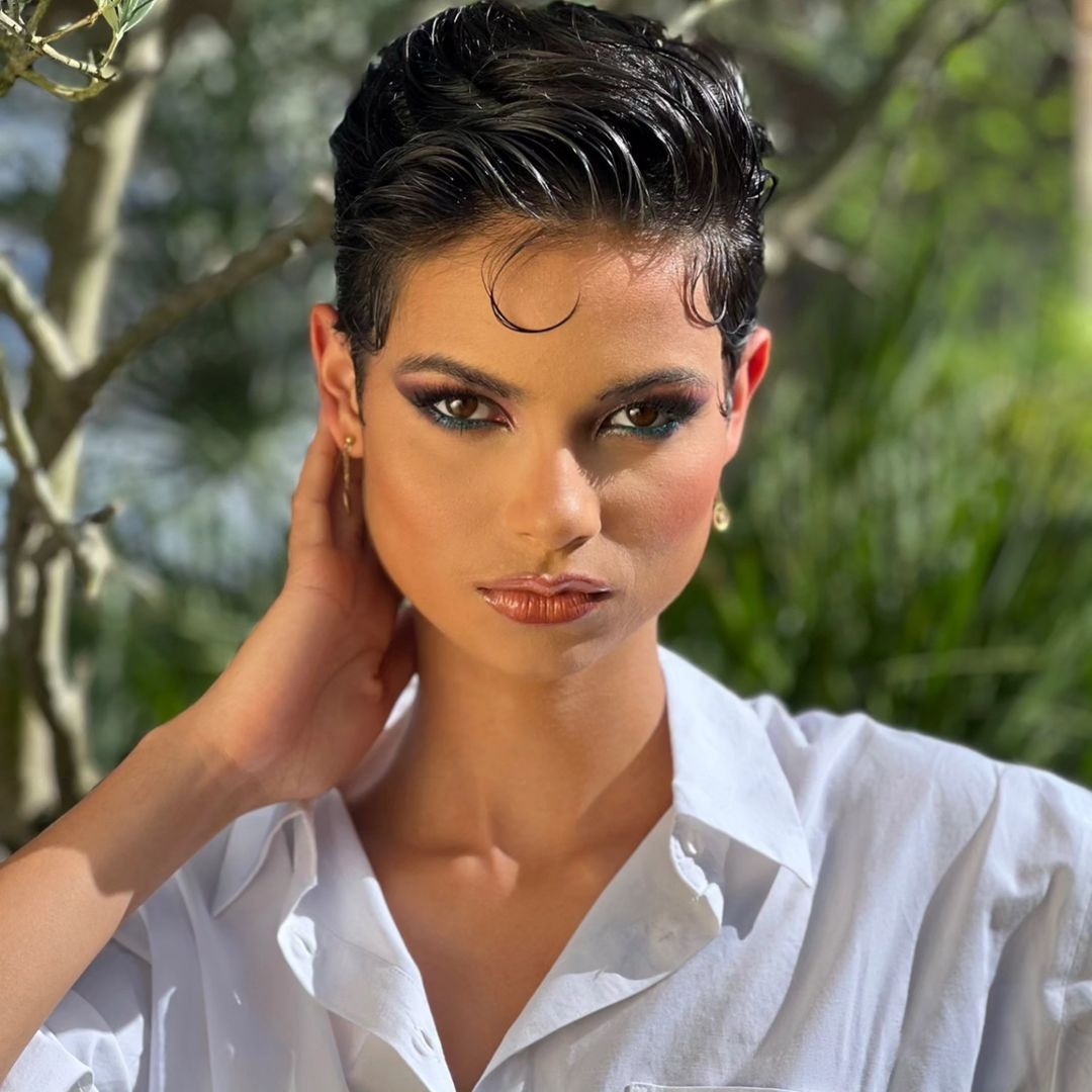 Năm 2023, Hoa hậu Pháp 2022 Diane Leyre đại diện quốc gia tham dự Hoa hậu Hoàn vũ 2023 nhưng không giành được thành tích nào dù trước đó cô được đánh giá là ứng viên sáng giá. Sau khi trở về từ cuộc thi Hoa hậu Hoàn vũ 2023, Diane Leyre lên tiếng chê bai ê-kíp trang điểm của cuộc thi khi xuất hiện trên một chương trình truyền hình Pháp với tư cách khách mời.