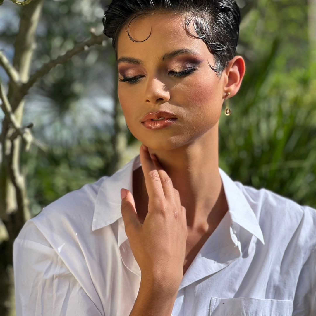 Năm 2023, Hoa hậu Pháp 2022 Diane Leyre đại diện quốc gia tham dự Hoa hậu Hoàn vũ 2023 nhưng không giành được thành tích nào dù trước đó cô được đánh giá là ứng viên sáng giá. Sau khi trở về từ cuộc thi Hoa hậu Hoàn vũ 2023, Diane Leyre lên tiếng chê bai ê-kíp trang điểm của cuộc thi khi xuất hiện trên một chương trình truyền hình Pháp với tư cách khách mời.