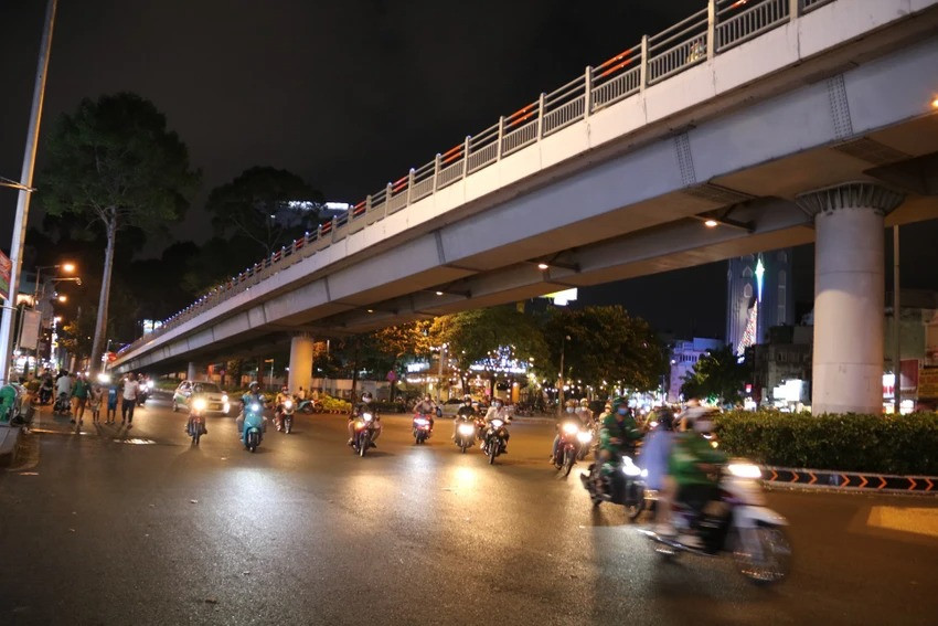 Sở GTVT TP yêu cầu ngưng quảng cáo bằng màn hình led tại đây. Sở GTVT TP yêu cầu ngưng quảng cáo bằng màn hình led tại đây.