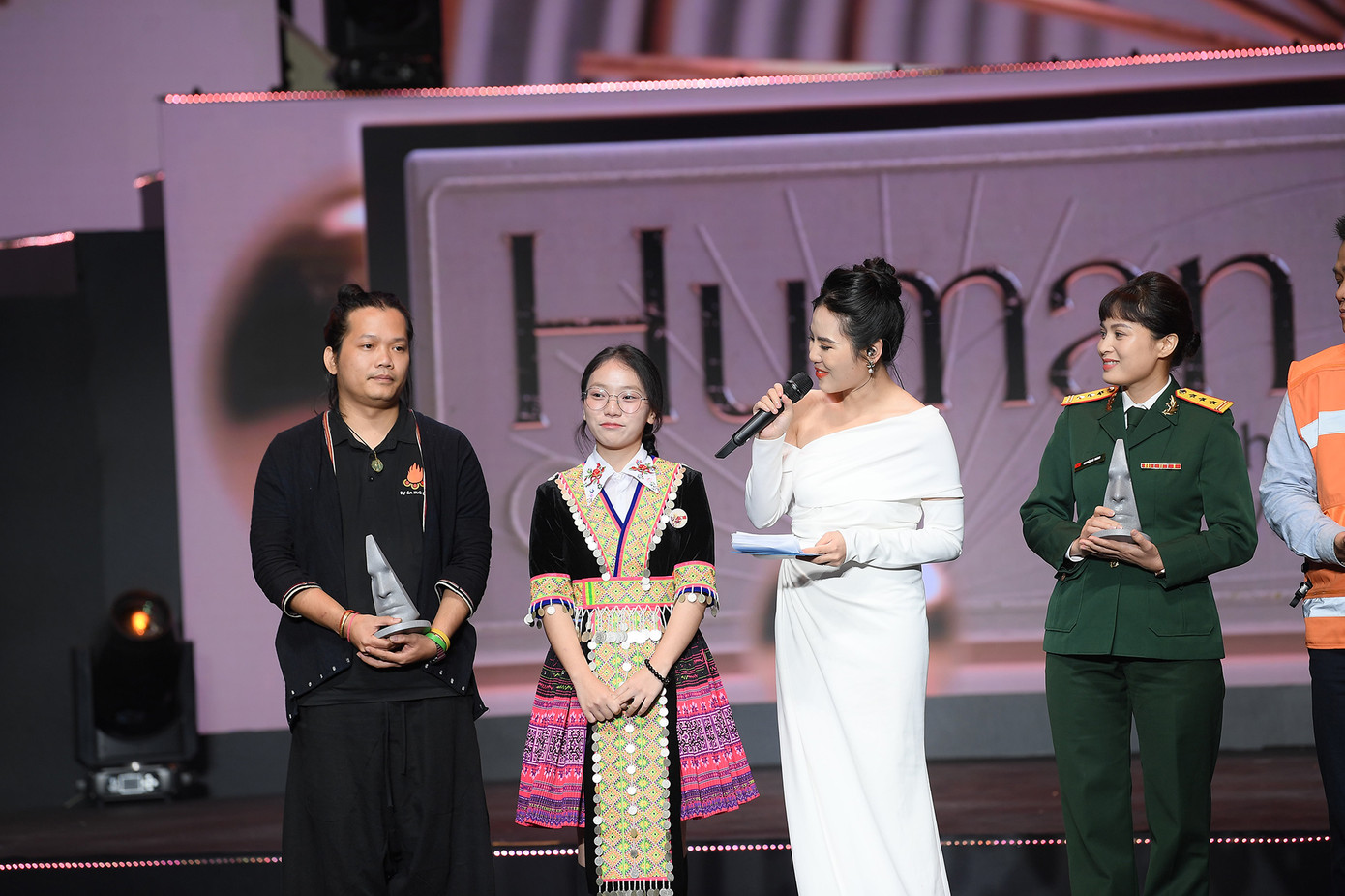 Các cá nhân, tập thể nhận giải thưởng. Các cá nhân, tập thể nhận giải thưởng.