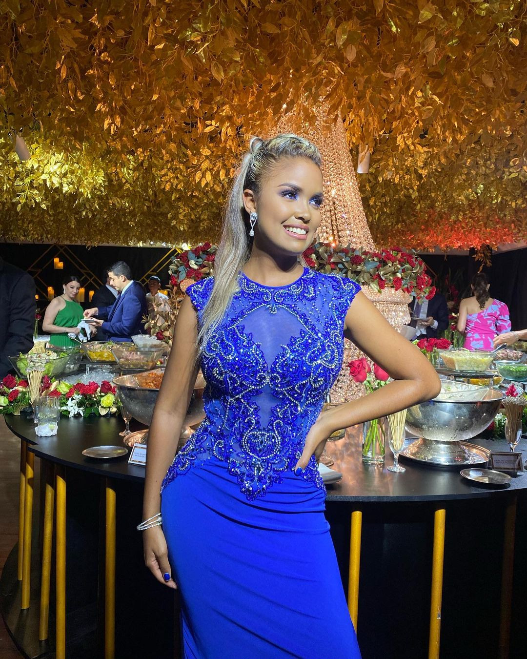 Bên cạnh đó, gu thời trang của Yanelys cũng không nhận được sự đánh giá cao từ công chúng. Cô bị nhận xét ăn mặc sến sẩm, quê mùa.