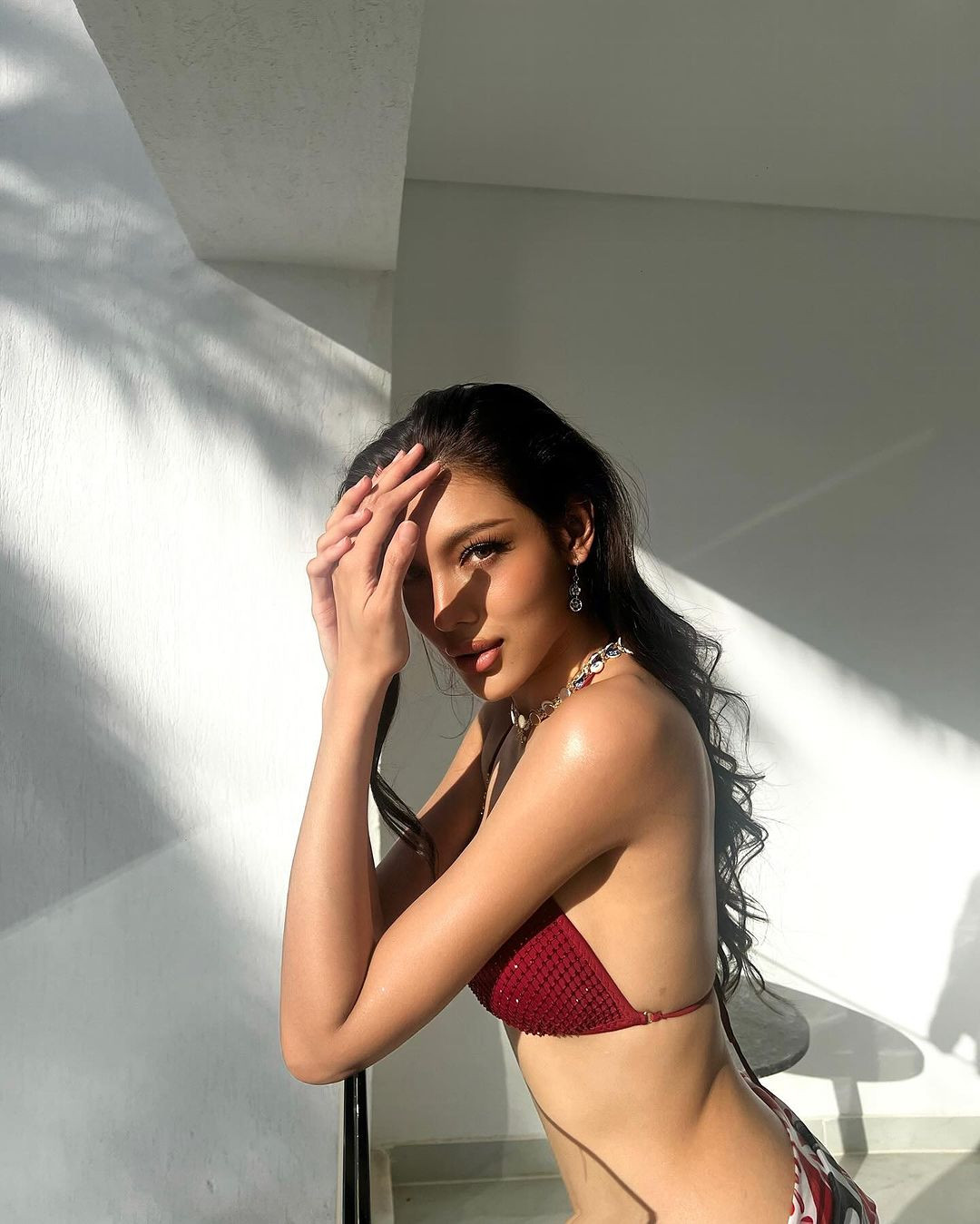 Trước đó, bản quyền Hoa hậu Liên lục địa ở Thái Lan thuộc về ông Nawat và cuộc thi Hoa hậu Hòa bình Thái Lan. Tuy nhiên, do mâu thuẫn nên tổ chức Miss Grand Thái Lan đã quyết định chấm dứt việc hợp tác mua bản quyền của cuộc thi Hoa hậu Liên lục địa ở Thái Lan.