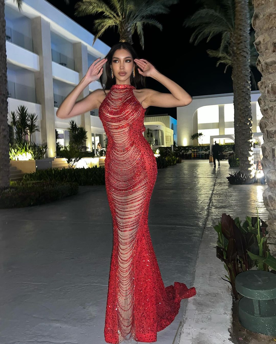 Cô luôn xuất hiện với những trang phục chỉn chu. Chatnalin Chotjirawarachat cũng được các chuyên trang sắc đẹp đánh giá cao và nằm trong nhóm thí sinh tiềm năng.