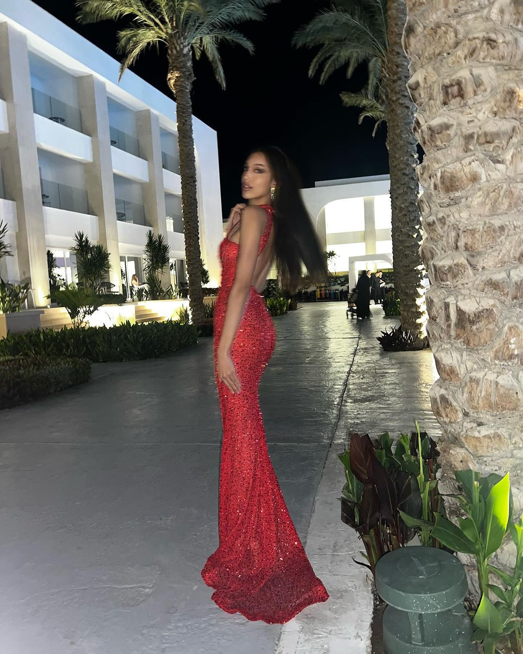 Cô luôn xuất hiện với những trang phục chỉn chu. Chatnalin Chotjirawarachat cũng được các chuyên trang sắc đẹp đánh giá cao và nằm trong nhóm thí sinh tiềm năng.