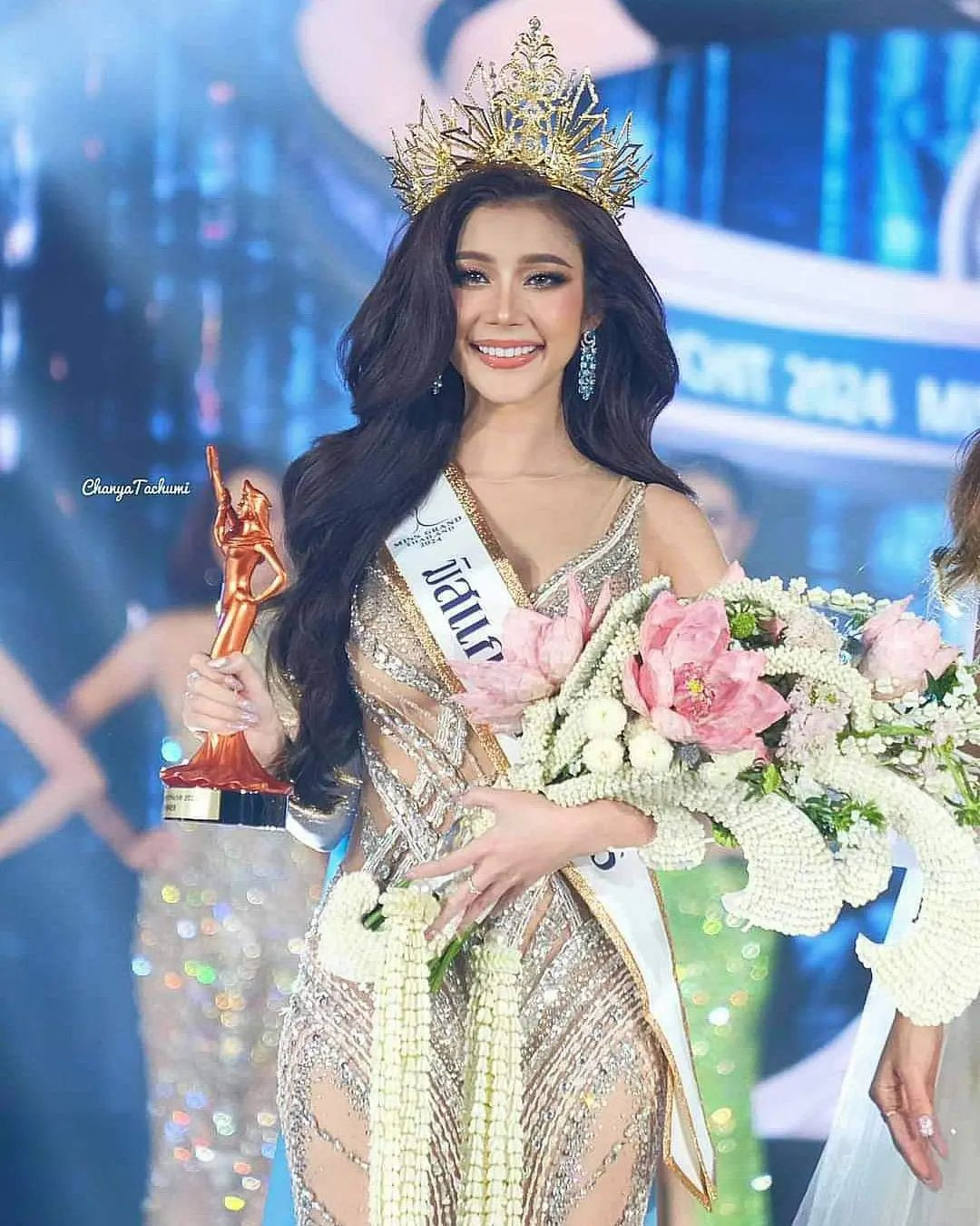 Piyarada Way trình diễn trong chung kết Hoa hậu Hòa bình PhiChit 2024.