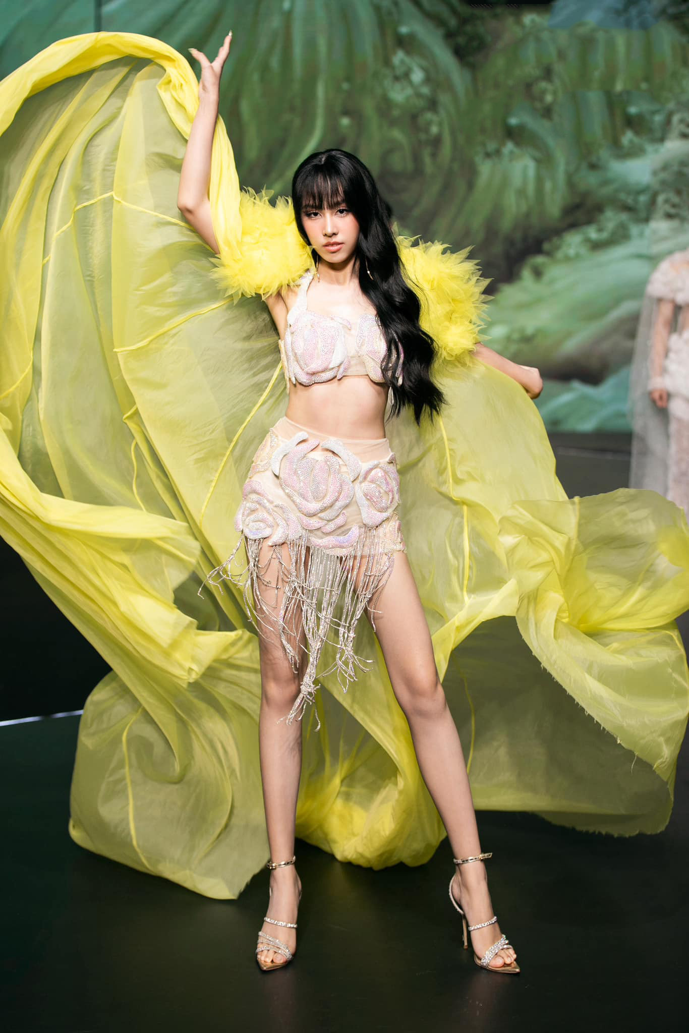 Sau khi được bổ nhiệm trở thành Miss Intercontinental Vietnam 2023, Ngọc Hằng tích cực trau dồi các kỹ năng. Chỉ một thời gian ngắn, cô được nhận xét tiến bộ về kỹ năng catwalk khi xuất hiện trên các sàn diễn thời trang.