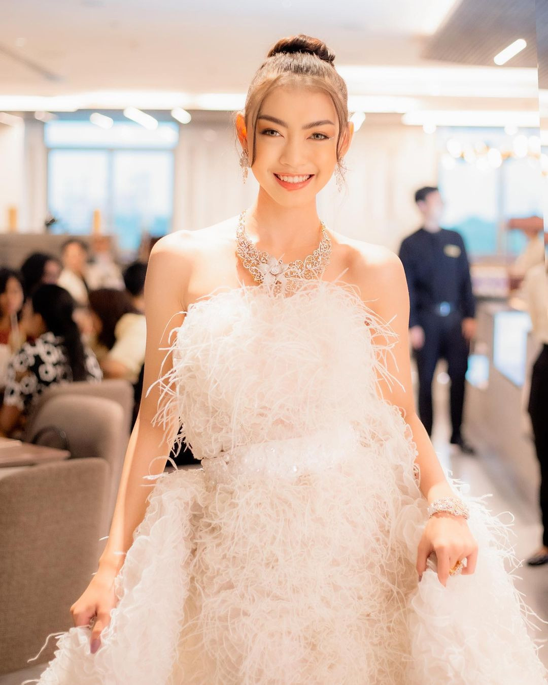 Cuộc thi Hoa hậu Hòa bình Myanmar 2024 có sự tham dự của khoảng 20 thí sinh đại diện cho các tỉnh, thành. Sắc vóc các thí sinh năm nay được nhận xét đồng đều nhưng không có gương mặt nổi trội. Hầu hết thí sinh của Hoa hậu Hòa bình Myanmar đều là những gương mặt mới mẻ với cuộc thi nhan sắc.