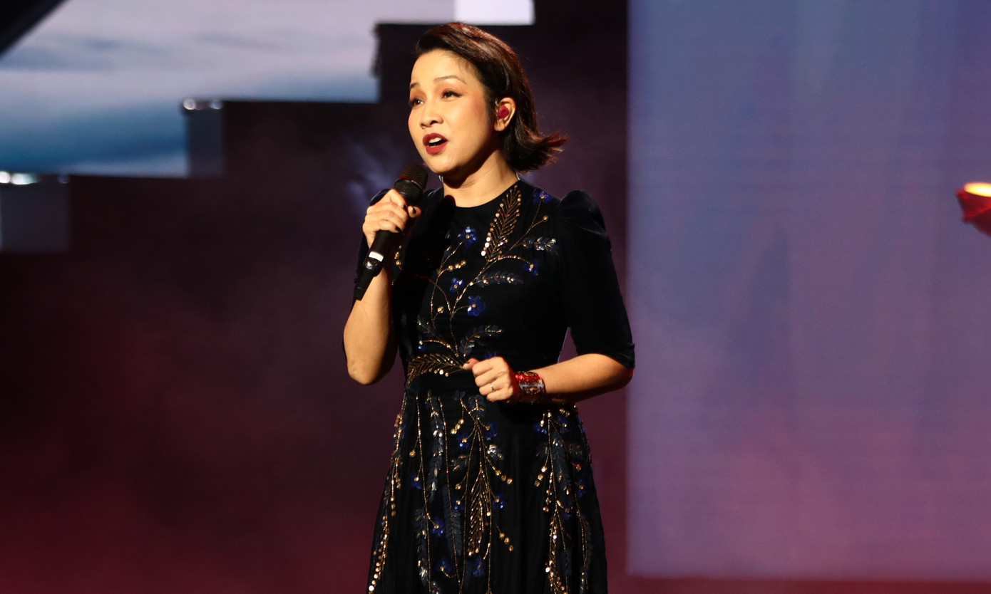 Ca sĩ Mỹ Linh và con gái biểu diễn tại lễ trao giải thưởng. Ca sĩ Mỹ Linh và con gái biểu diễn tại lễ trao giải thưởng.