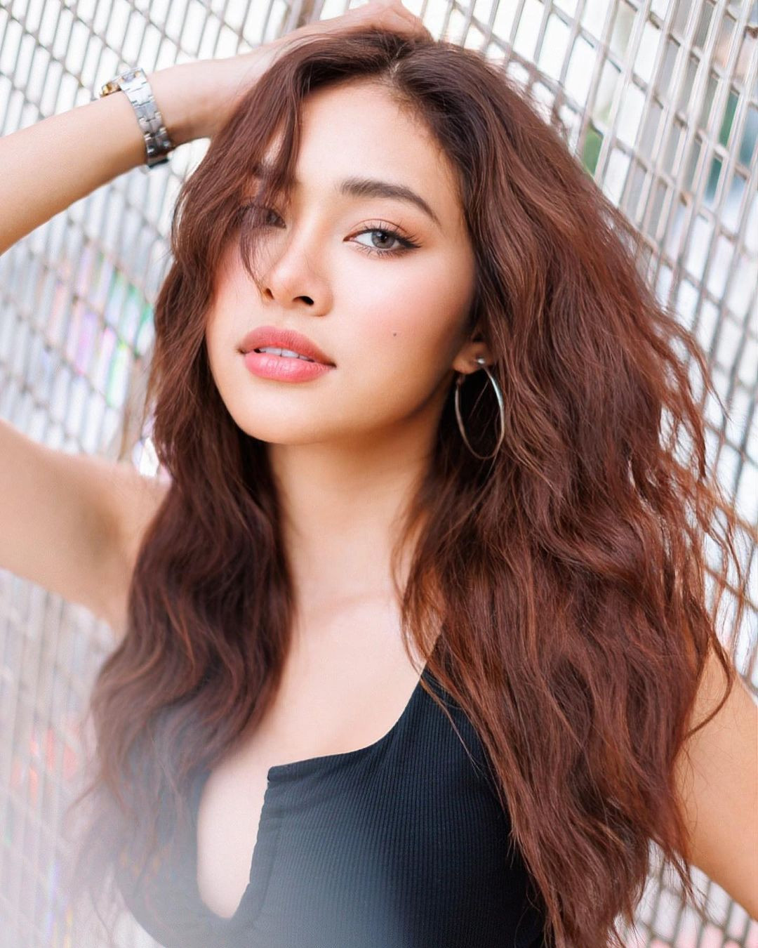 Thành tích của Thaweeporn Phingchamrat tại đấu trường nhan sắc quốc gia và quốc tế được xem là áp lực lớn với Kittiyapron Mint.