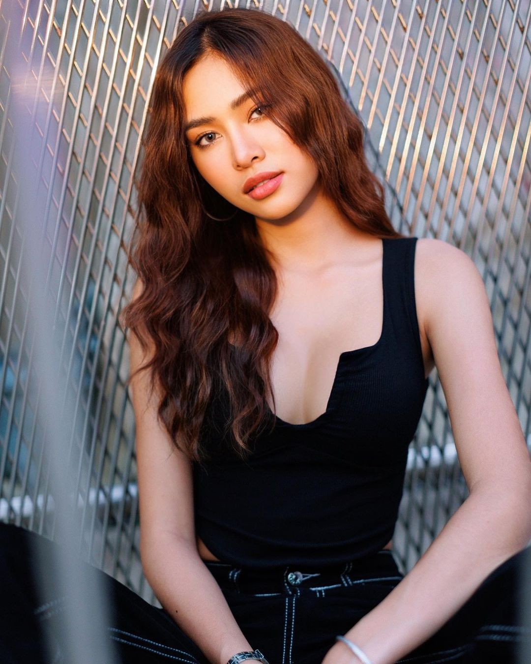 Thành tích của Thaweeporn Phingchamrat tại đấu trường nhan sắc quốc gia và quốc tế được xem là áp lực lớn với Kittiyapron Mint.