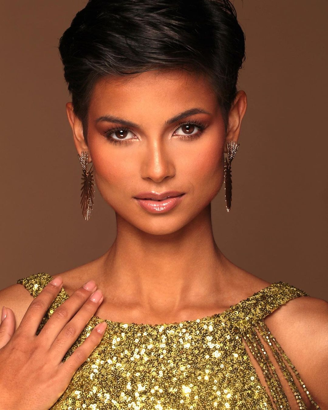 Eve Gilles có thể lựa chọn dự thi đấu trường Hoa hậu Hoàn vũ, Hoa hậu Thế giới hoặc tập trung vào nhiệm kỳ hoa hậu trong nước.