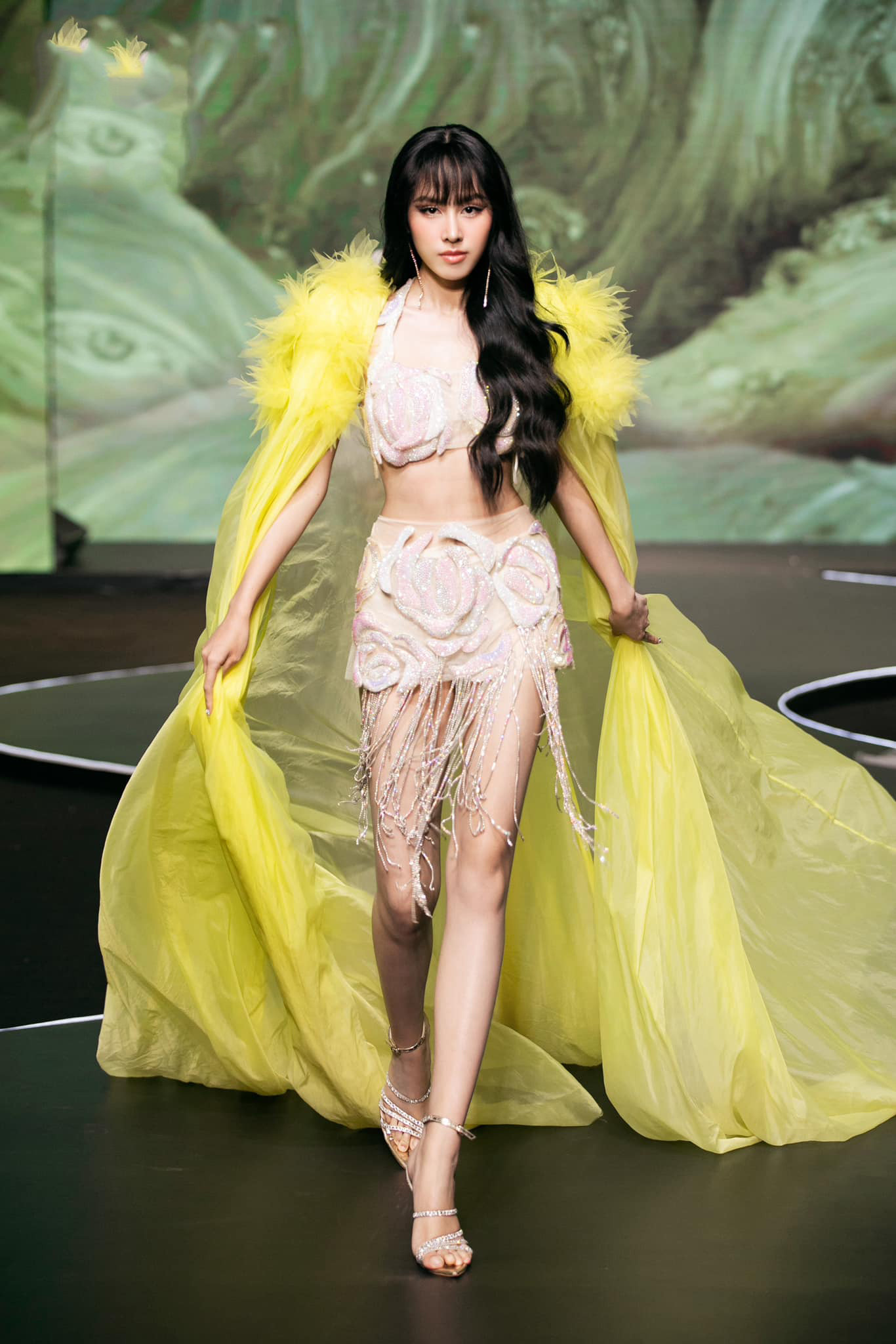 Sau khi được bổ nhiệm trở thành Miss Intercontinental Vietnam 2023, Ngọc Hằng tích cực trau dồi các kỹ năng. Chỉ một thời gian ngắn, cô được nhận xét tiến bộ về kỹ năng catwalk khi xuất hiện trên các sàn diễn thời trang.