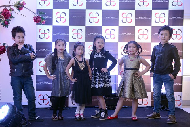 Kỷ niệm 20 năm bước chân vào làng người mẫu, cặp song sinh Thúy Hằng - Thúy Hạnh đã bất ngờ tách riêng và mở công ty đào tạo, giải trí của chính mình mang tên BB Plus. Á Hậu Dương Tú Anh Hoa hậu đông nam Á Phan Hoàng Thư Top 15 hoa hậu châu Á Thái Bình Dương Trương Tùng Lan Top 5 miss Ngoisao Hằng Kool Top 5 miss Ngoisao Đỗ Kiều Oanh Với tâm huyết qua 20 năm, với lòng yêu nghề và đầy nhiệt huyết của hai chị em cùng các cộng sự BB Plus đã chính thức ra đời, hoạt động với thương hiệu BB Academy & Entertaiment với hai mảng là đào tạo và cung cấp các dịch vụ giải trí. Vợ chồng diễn viên Minh Tiệp MC Tuấn Tú Sự có mặt của các mẫu nhí - Lớp học baby Pro