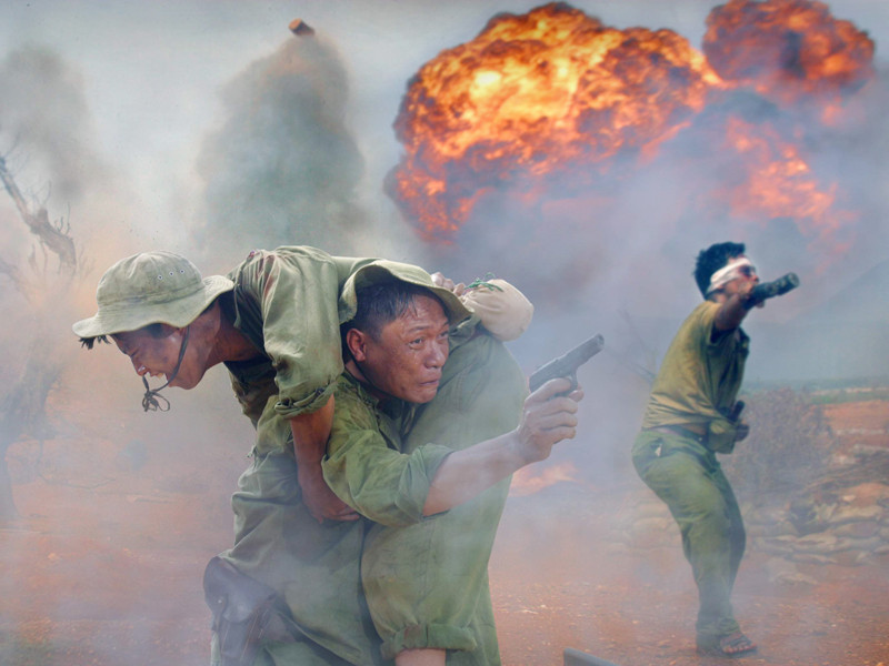 Đã có hơn chục đạo diễn muốn được làm phim này, nhưng họ lần lượt thoái lui vì kinh phí làm phim quá eo hẹp (ban đầu là 4 tỷ đồng, sau nâng lên 5 tỷ). Thậm chí có đạo diễn đã nói, với kinh phí thế này thì tài thánh mới làm được phim. Cuối cùng Hữu Mười quyết nhận làm phim này. Đã có hơn chục đạo diễn muốn được làm phim này, nhưng họ lần lượt thoái lui vì kinh phí làm phim quá eo hẹp (ban đầu là 4 tỷ đồng, sau nâng lên 5 tỷ). Thậm chí có đạo diễn đã nói, với kinh phí thế này thì tài thánh mới làm được phim. Cuối cùng Hữu Mười quyết nhận làm phim này