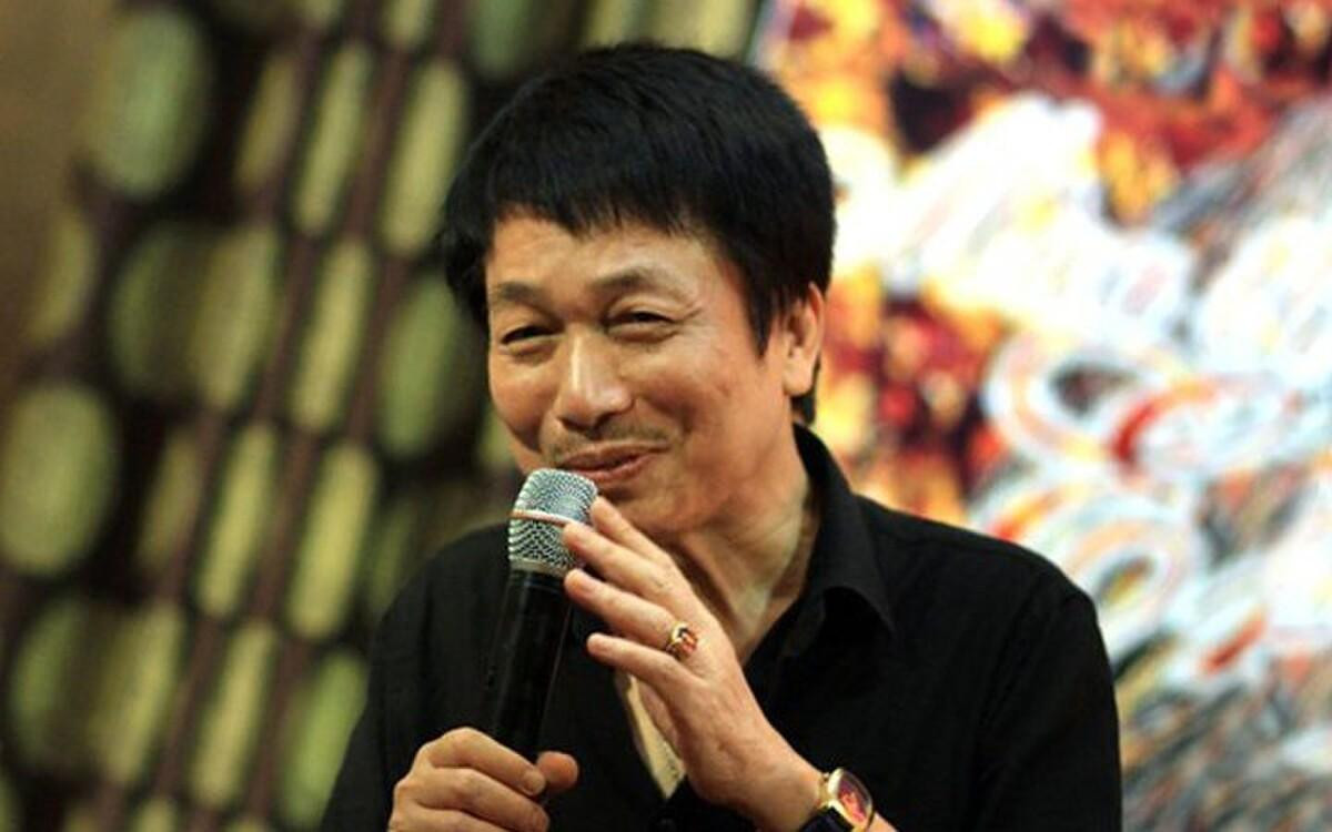 Ông bảo: nếu đến cả suy nghĩ của mình cũng không dám nói thật, sống vậy thì khổ quá! Ông bảo: nếu đến cả suy nghĩ của mình cũng không dám nói thật, sống vậy thì khổ quá!