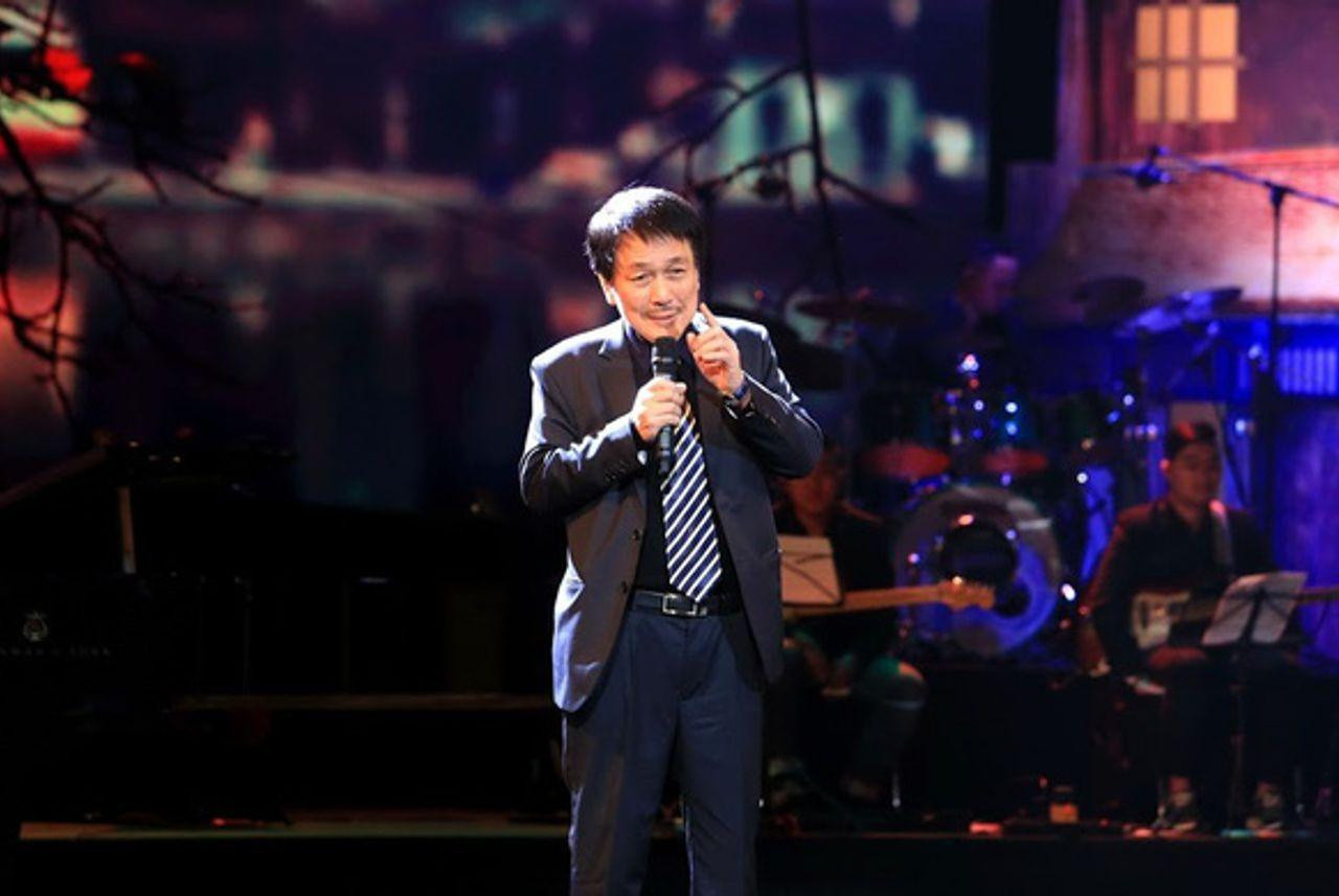 Thực ra phổ thơ nó mang tính chuyên nghiệp nhiều hơn là mình đặt lời Thực ra phổ thơ nó mang tính chuyên nghiệp nhiều hơn là mình đặt lời