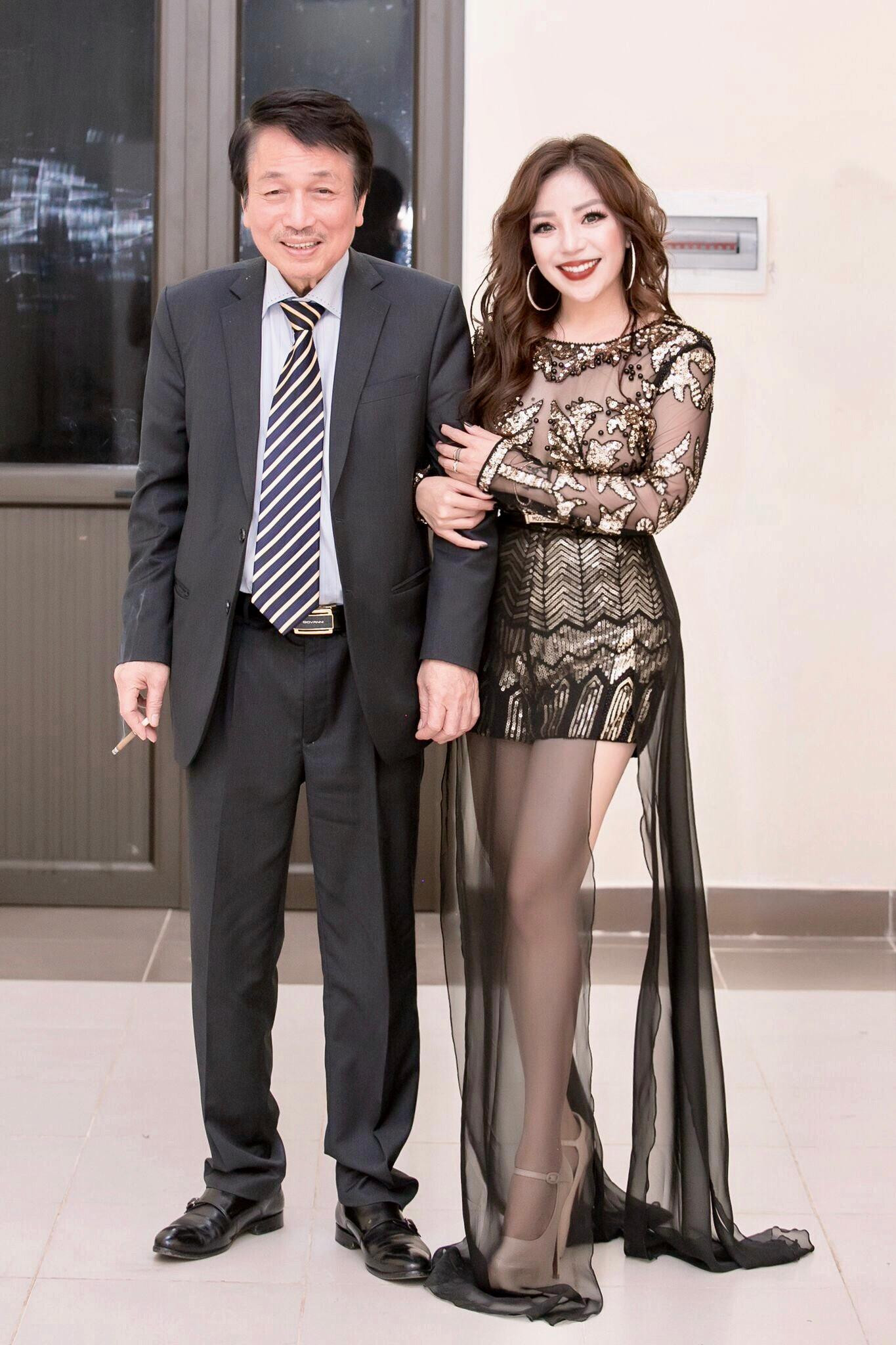 Bộ váy đầu tiên của Minh Chuyên bị NS Phú Quang chê Bộ váy đầu tiên của Minh Chuyên bị NS Phú Quang chê