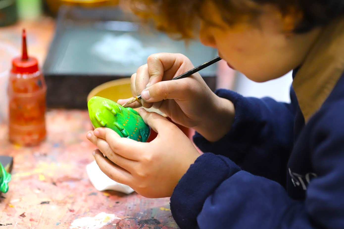 Hiện nay, dự án "Năm con Rồng" có 2 phiên bản gồm 2 màu và 5 màu. Trong đó, bản 5 màu sử dụng hệ màu tượng trưng cho ngũ hành Á Đông nhưng được thể hiện với màu sắc rực rỡ, tươi mới. Hiện nay, dự án "Năm con Rồng" có 2 phiên bản gồm 2 màu và 5 màu. Trong đó, bản 5 màu sử dụng hệ màu tượng trưng cho ngũ hành Á Đông nhưng được thể hiện với màu sắc rực rỡ, tươi mới.