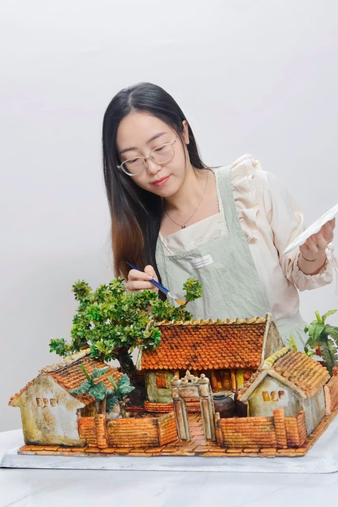 Chiếc bánh trung thu độc đáo nặng đến 30 kg. Ảnh: NVCC