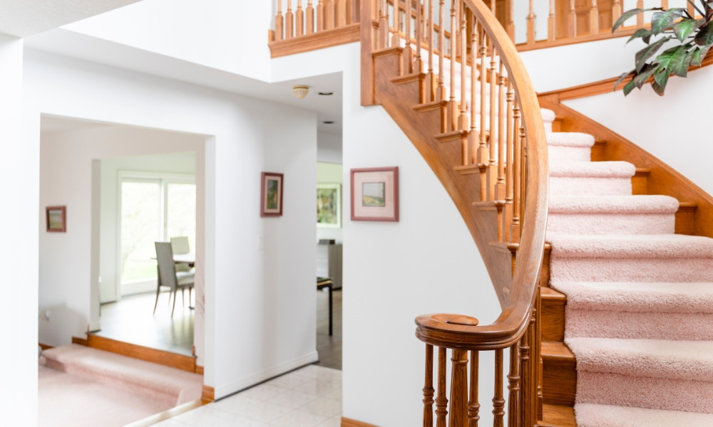 Màu sắc cầu thang nên được quyết định dựa trên mệnh gia chủ.