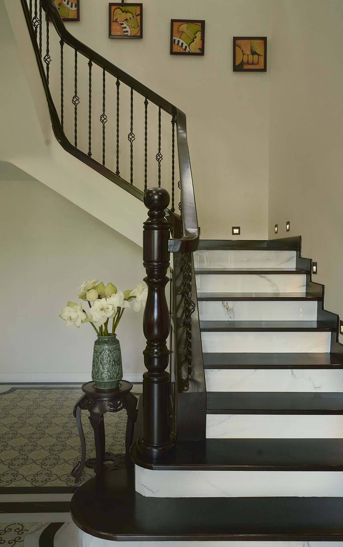 Nội thất trong căn biệt thự luôn hướng con người ta nhớ đến những cái xưa cũ, những điểm đặc biệt trong kiến trúc Việt Nam xưa. Nội thất trong căn biệt thự luôn hướng con người ta nhớ đến những cái xưa cũ, những điểm đặc biệt trong kiến trúc Việt Nam xưa.