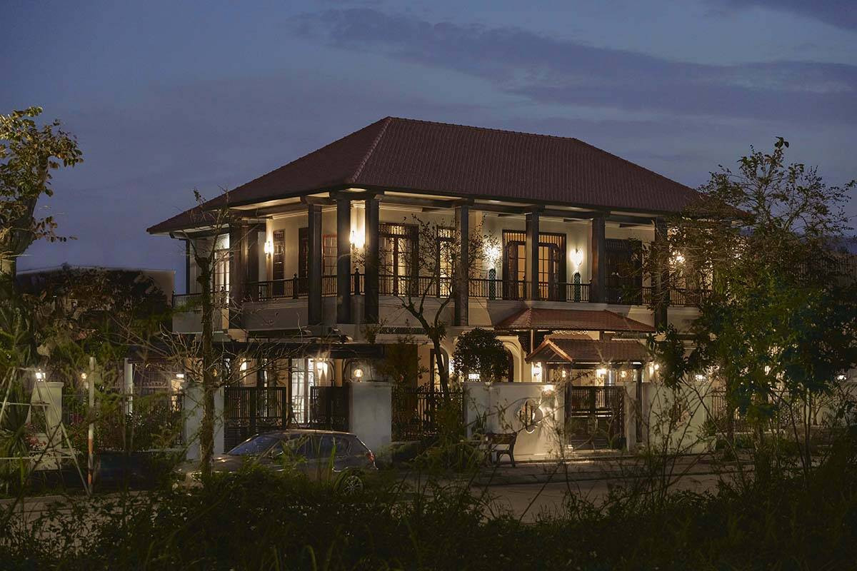 Khang Villa không chỉ là một công trình kiến trúc mà còn là một thử nghiệm không gian sống phản ánh văn hoá bản địa trong bối cảnh hiện đại. Khang Villa không chỉ là một công trình kiến trúc mà còn là một thử nghiệm không gian sống phản ánh văn hoá bản địa trong bối cảnh hiện đại.