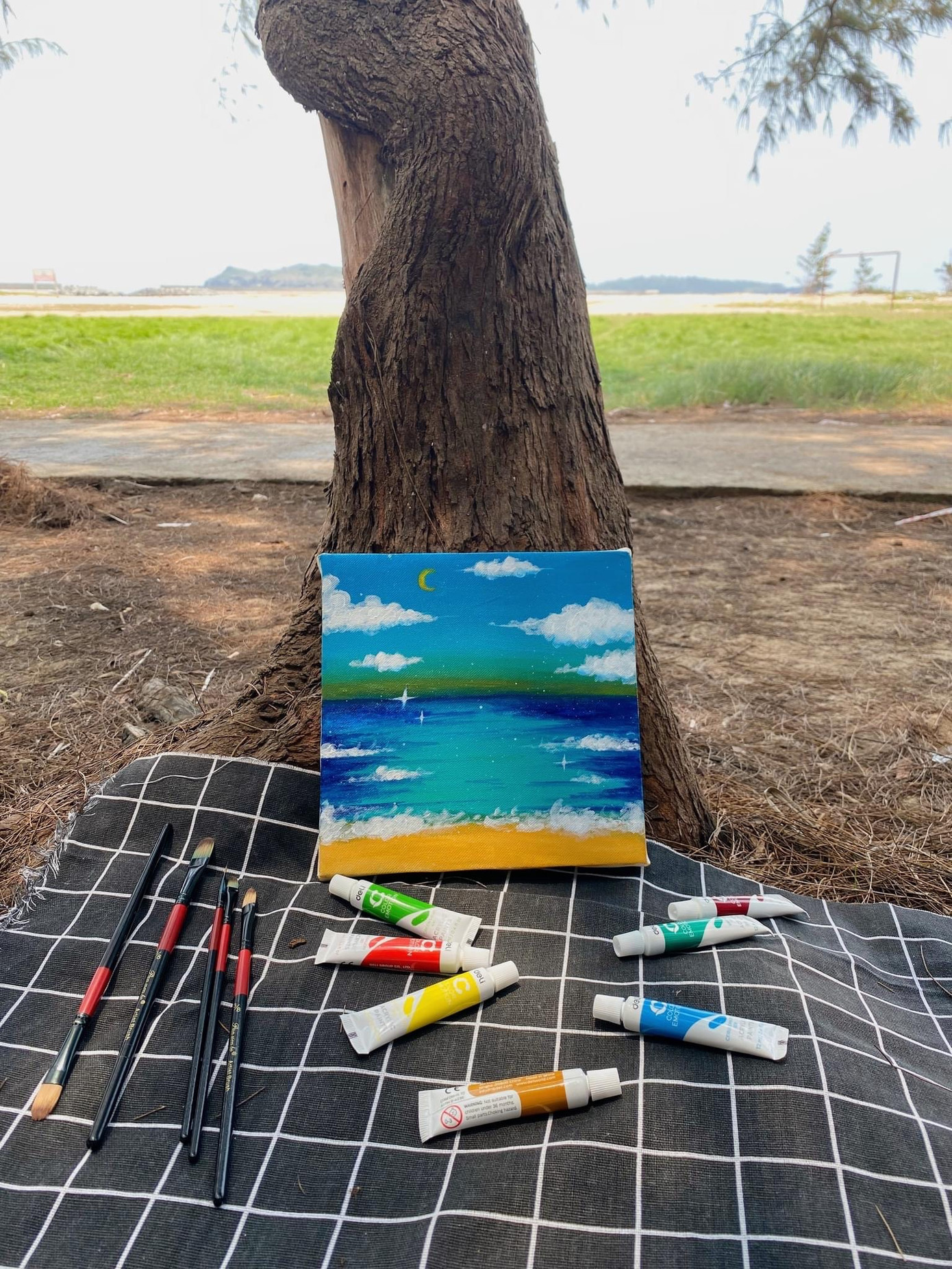 Sống trên đảo, Huyền có nhiều thời gian hơn để theo đuổi những điều bình dị nhất. Sống trên đảo, Huyền có nhiều thời gian hơn để theo đuổi những điều bình dị nhất.