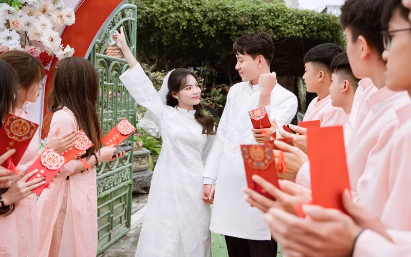 Ngày ăn hỏi và ngày cưới, Dịu phải đi đôi giày cao gót 15cm Ngày ăn hỏi và ngày cưới, Dịu phải đi đôi giày cao gót 15cm