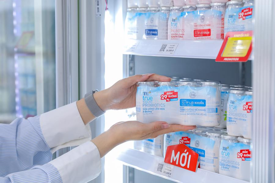 Cùng với giải thưởng dành cho người đứng đầu, TH còn được vinh danh ở 3 hạng mục dành cho sản phẩm. Trong đó sữa uống lên men TH true YOGURT Probiotics đạt giải Sản phẩm xuất sắc trong Giải pháp Tăng cường Sức khỏe - Excellence in Gut Health Solutions