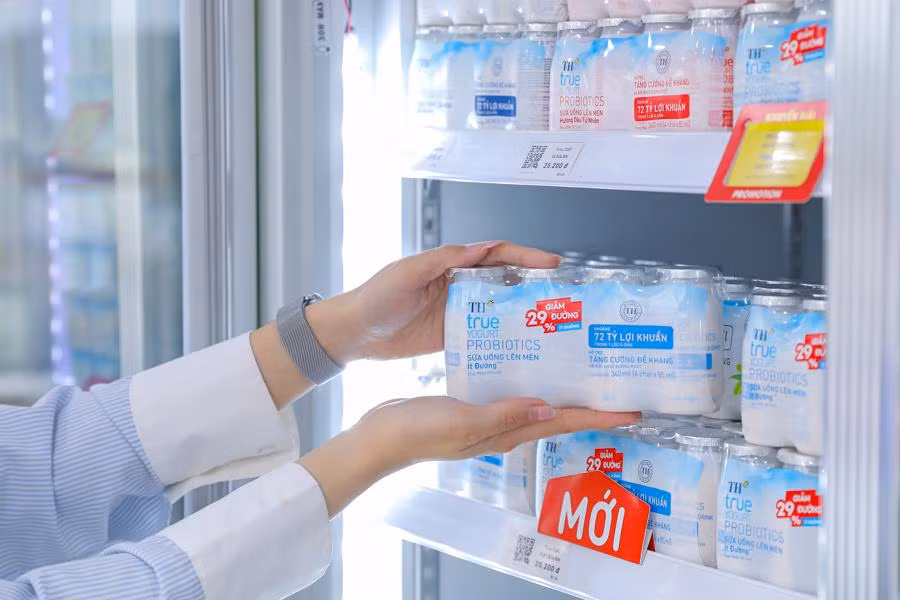 Cùng với giải thưởng dành cho người đứng đầu, TH còn được vinh danh ở 3 hạng mục dành cho sản phẩm. Trong đó sữa uống lên men TH true YOGURT Probiotics đạt giải Sản phẩm xuất sắc trong Giải pháp Tăng cường Sức khỏe - Excellence in Gut Health Solutions Cùng với giải thưởng dành cho người đứng đầu, TH còn được vinh danh ở 3 hạng mục dành cho sản phẩm. Trong đó sữa uống lên men TH true YOGURT Probiotics đạt giải Sản phẩm xuất sắc trong Giải pháp Tăng cường Sức khỏe - Excellence in Gut Health Solutions