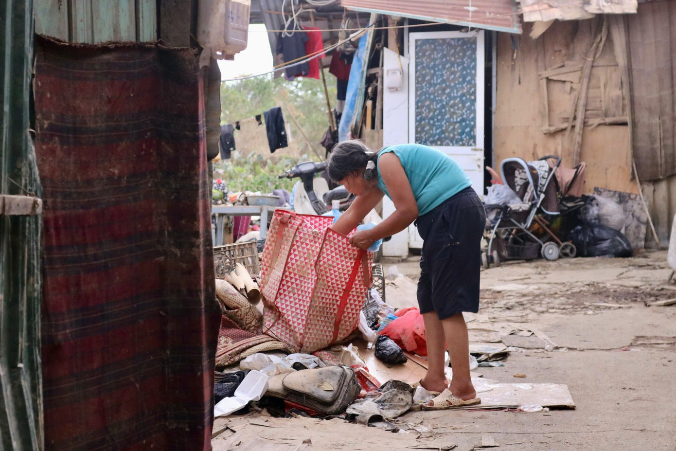2 ngày trở lại đây, cuộc sống đã dần trở lại bình thường với người dân xóm trọ nghèo. 2 ngày trở lại đây, cuộc sống đã dần trở lại bình thường với người dân xóm trọ nghèo.