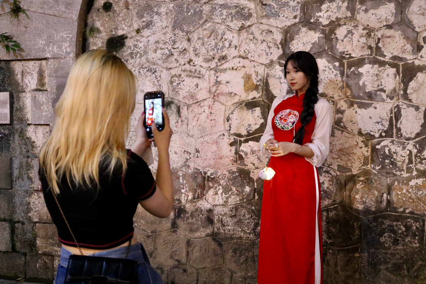 Nét truyền thống về Thủ đô nghìn năm văn hiến mãi được giữ gìn và bảo tồn trên tuyến phố bích họa Phùng Hưng.