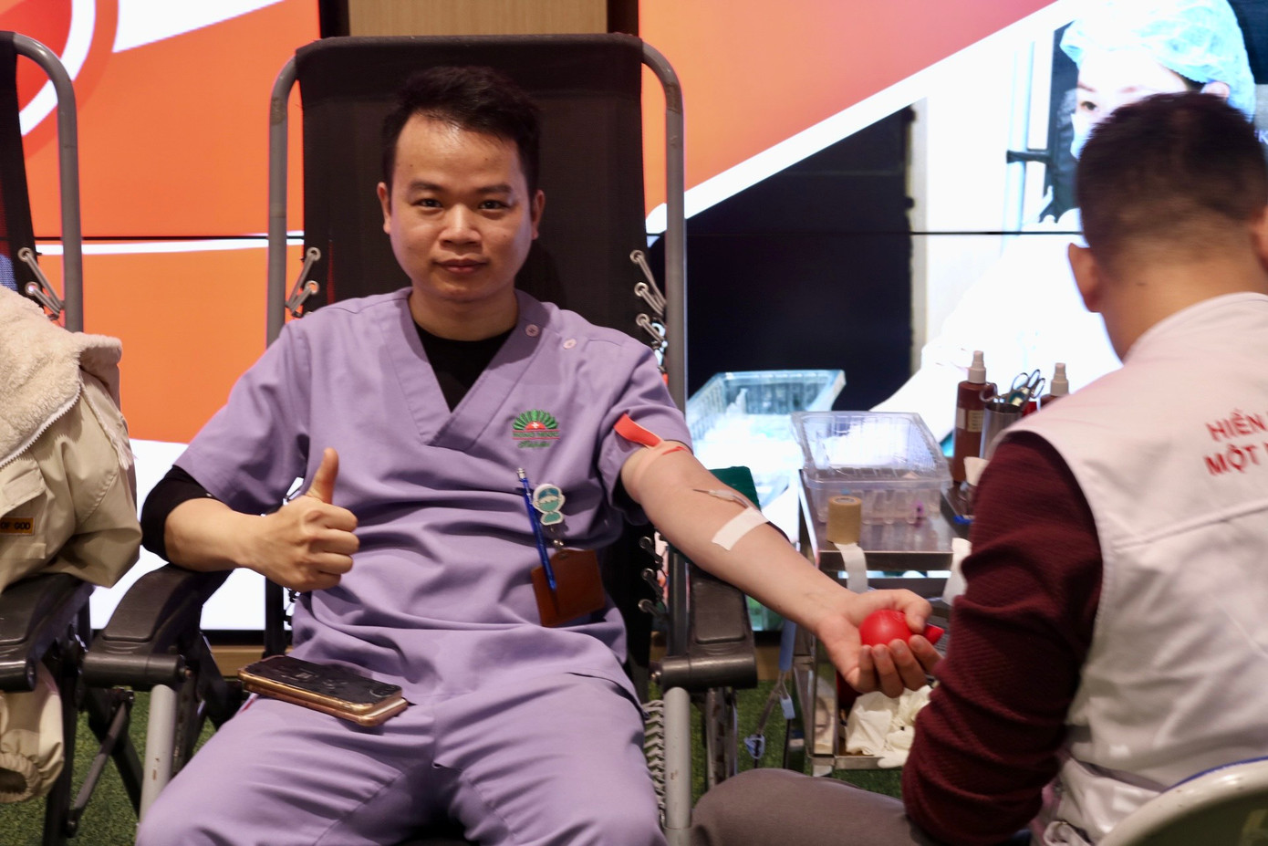 Nghĩa cử cao đẹp được lan tỏa trong cộng đồng và được các y, bác sĩ, cán bộ, công nhân viên bệnh viện Hồng Ngọc hưởng ứng nhiệt tình.