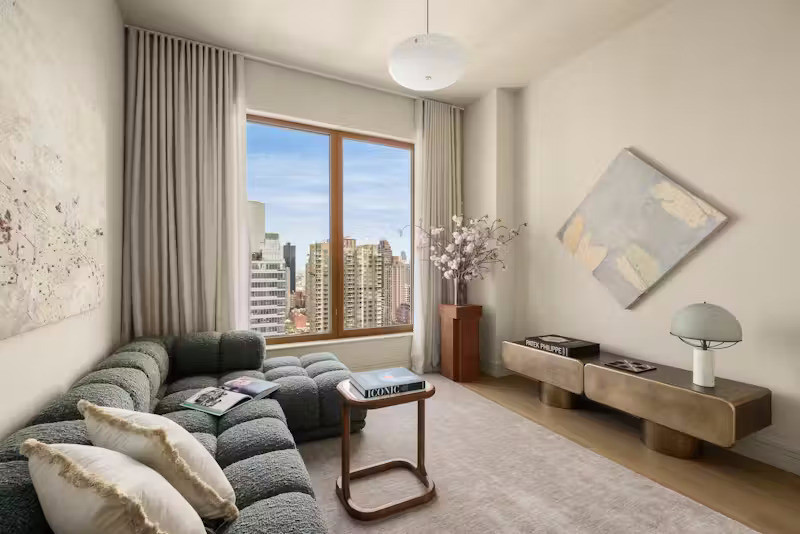 Một không gian thư giãn, đọc sách được bố trí với tầm nhìn hướng về phía Bắc.