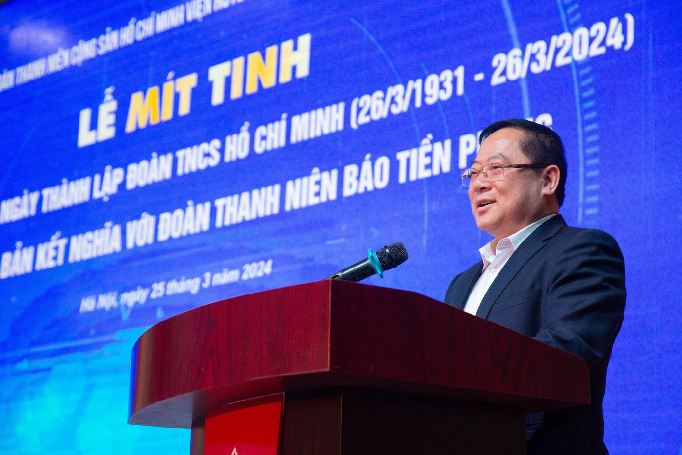 Nhà báo Lê Xuân Sơn phát biểu tại chương trình.