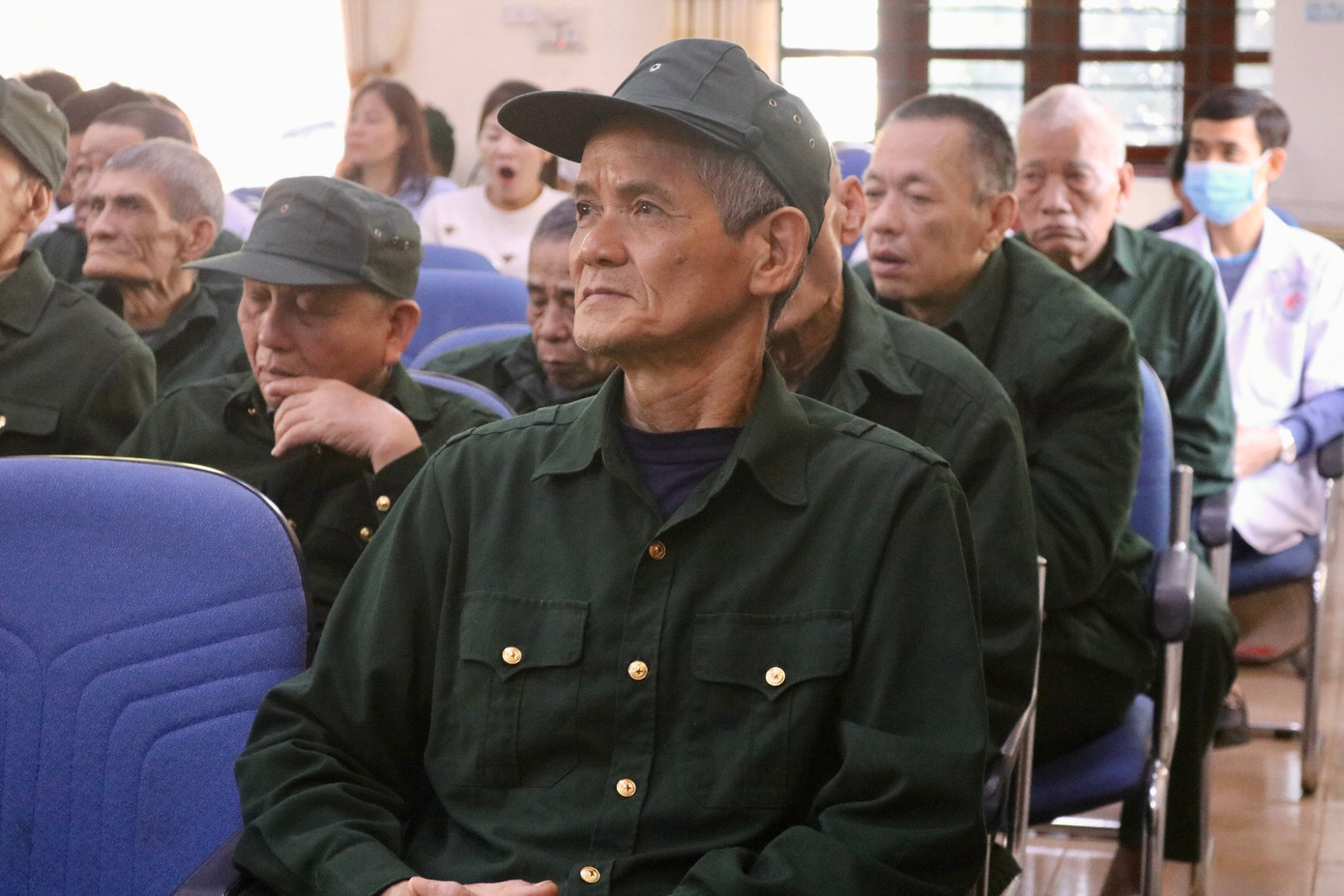 Nhân dịp tết Giáp Thìn, Ngân hàng BIDV dành 340 triệu đồng, đồng hành cùng báo Tiền Phong và Hội CCB Cơ quan TƯ Đoàn thăm, giao lưu, tặng quà tại 13 trung tâm điều dưỡng thương binh và người có công trải dài từ Bắc vào Nam. Đây là chương trình BIDV và báo Tiền Phong thực hiện vào các dịp Tết cổ truyền từ nhiều năm nay.