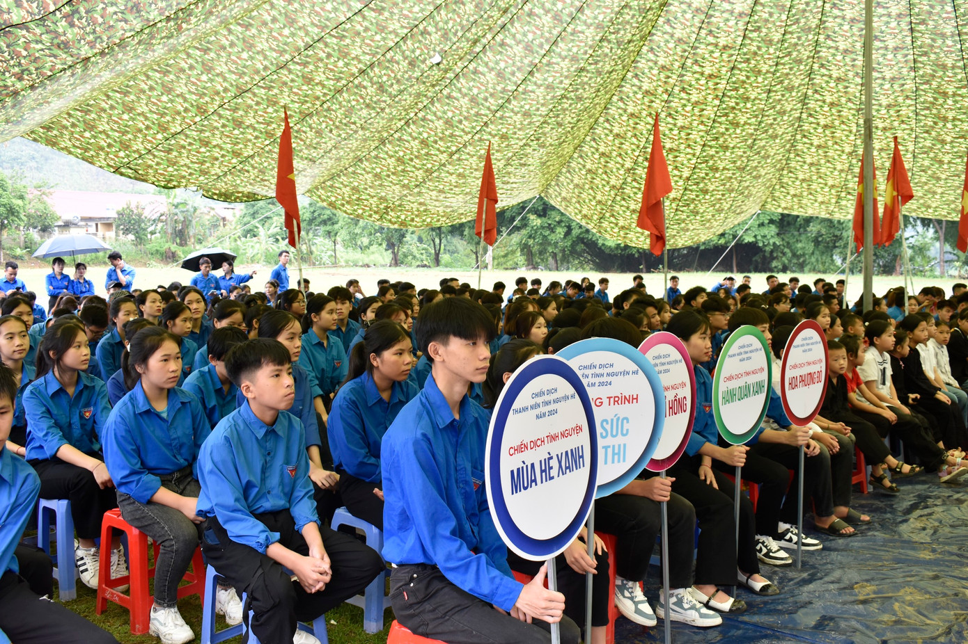 Đông đảo các đoàn viên thanh niên tham gia lễ ra quân hưởng ứng Chiến dịch Thanh niên tình nguyện hè năm 2024.