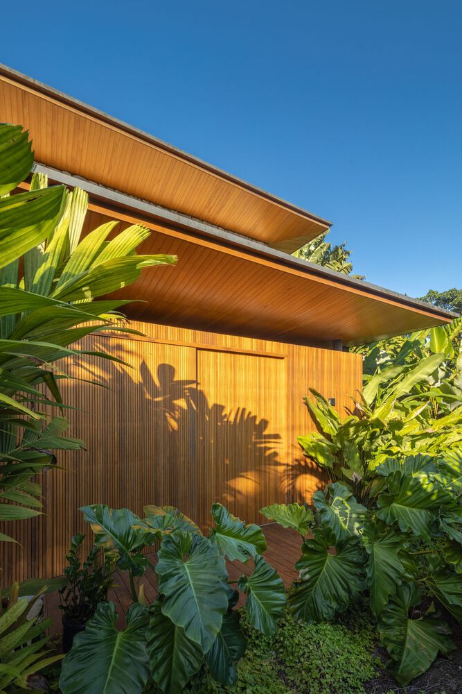 Hệ thống cây xanh: sử dụng các loại cây bản địa phù hợp với khí hậu biển, tăng sự tươi mát và màu sắc cho không gian sống.