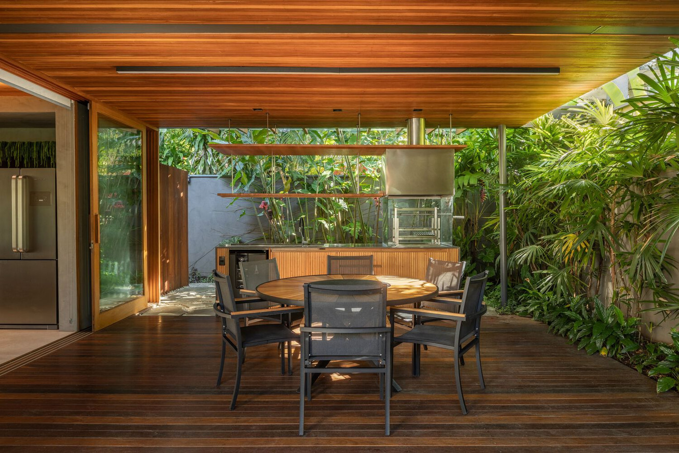 Không gian thư giãn mở rộng tạo cảm giác gần gũi, thân thiện với thiên nhiên.