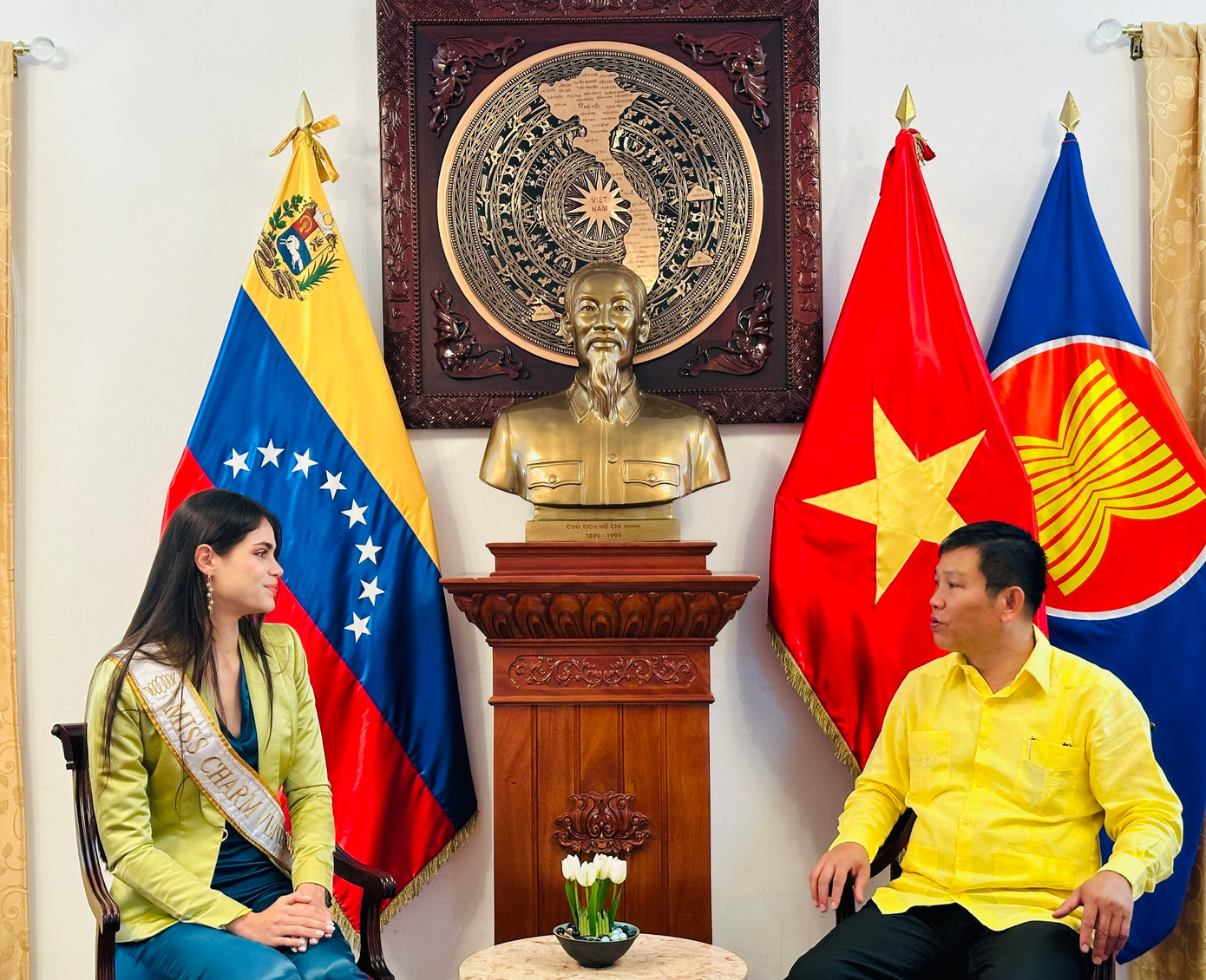 Miss Charm Venezuela 2024 thăm và chúc Tết Đại sứ quán Việt Nam tại Venezuela.