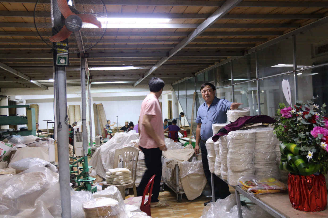 Ông Trần Văn Tường (chủ cơ sở sản xuất bánh đa nem Chúc Tường) cho biết hiện nay làng nghề đã tăng cường đầu tư, mở rộng sản xuất, cải tiến công nghệ, đáp ứng các tiêu chuẩn vệ sinh an toàn thực phẩm. Sản lượng tiêu thụ của cơ sở đạt khoảng 50 tấn bánh đa nem/năm. Dịp Tết năm nay, lượng hàng sản xuất tăng 30%.