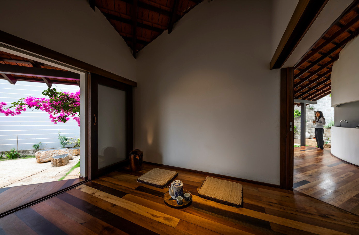 Điểm đặc biệt của công trình nằm ở sự kết hợp hài hoà giữa kiến trúc truyền thống và hơi thở đương đại.