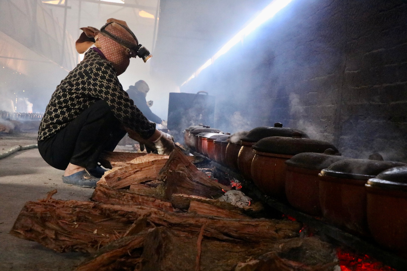 Một niêu cá kho được để ngăn mát tủ lạnh có thể dùng được trong 3 tuần mà không cần đến bất kỳ loại chất bảo quản nào khiến món ăn này càng thêm phần quý giá, đặc biệt trong dịp Tết khi nhu cầu thưởng thức và biếu tặng tăng cao.