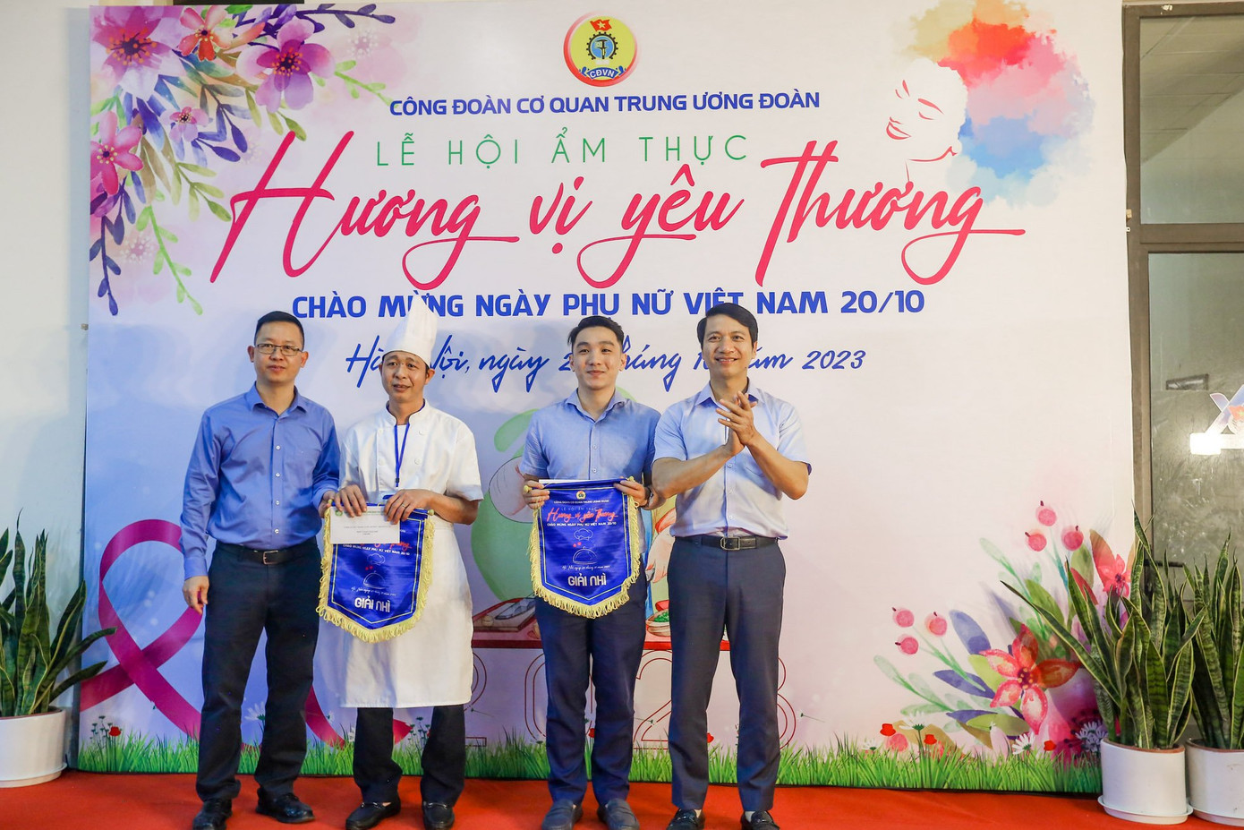 2 giải Nhì thuộc về Công ty TNHH một thành viên Phát triển Dịch vụ Du lịch Thanh niên Việt Nam và Báo Thiếu niên Tiền phong và Nhi đồng.