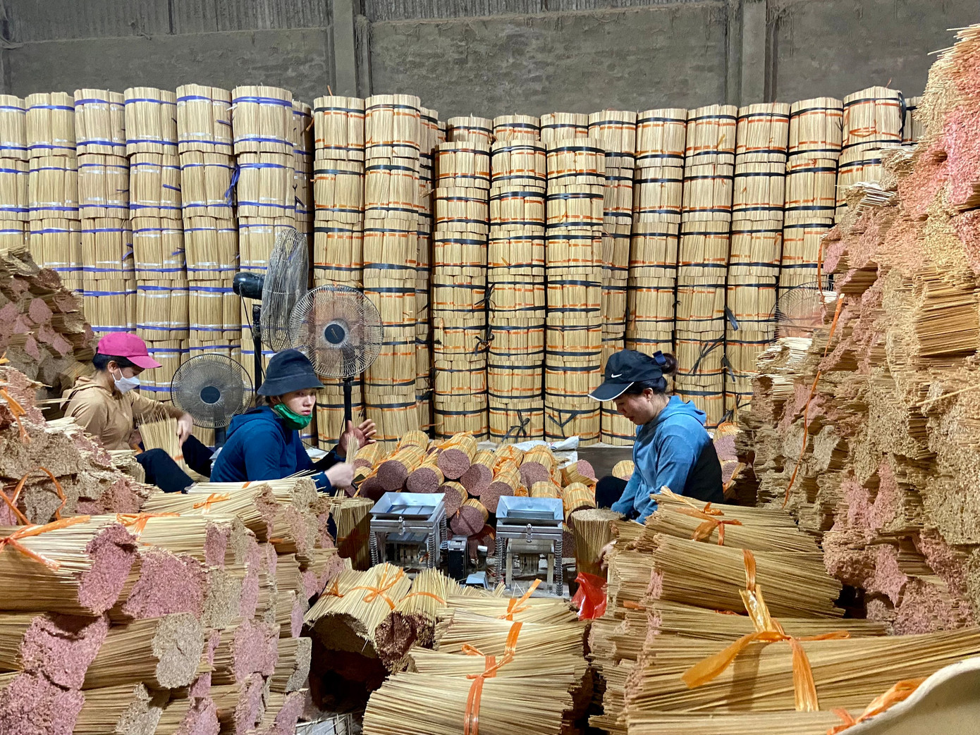 Hiện tại, nghề làm hương có mặt ở 5 thôn: Xà Cầu, Quảng Nguyên, Phú Lương Hạ, Cầu Bầu và Đạo Tú, nhằm phục vụ cho nhu cầu hương của người tiêu dùng ở các vùng lân cận. Nghề truyền thống không chỉ đem đến việc làm ổn định cho người dân nơi đây mà còn là niềm tự hào của bà con xã Quảng Phú Cầu.