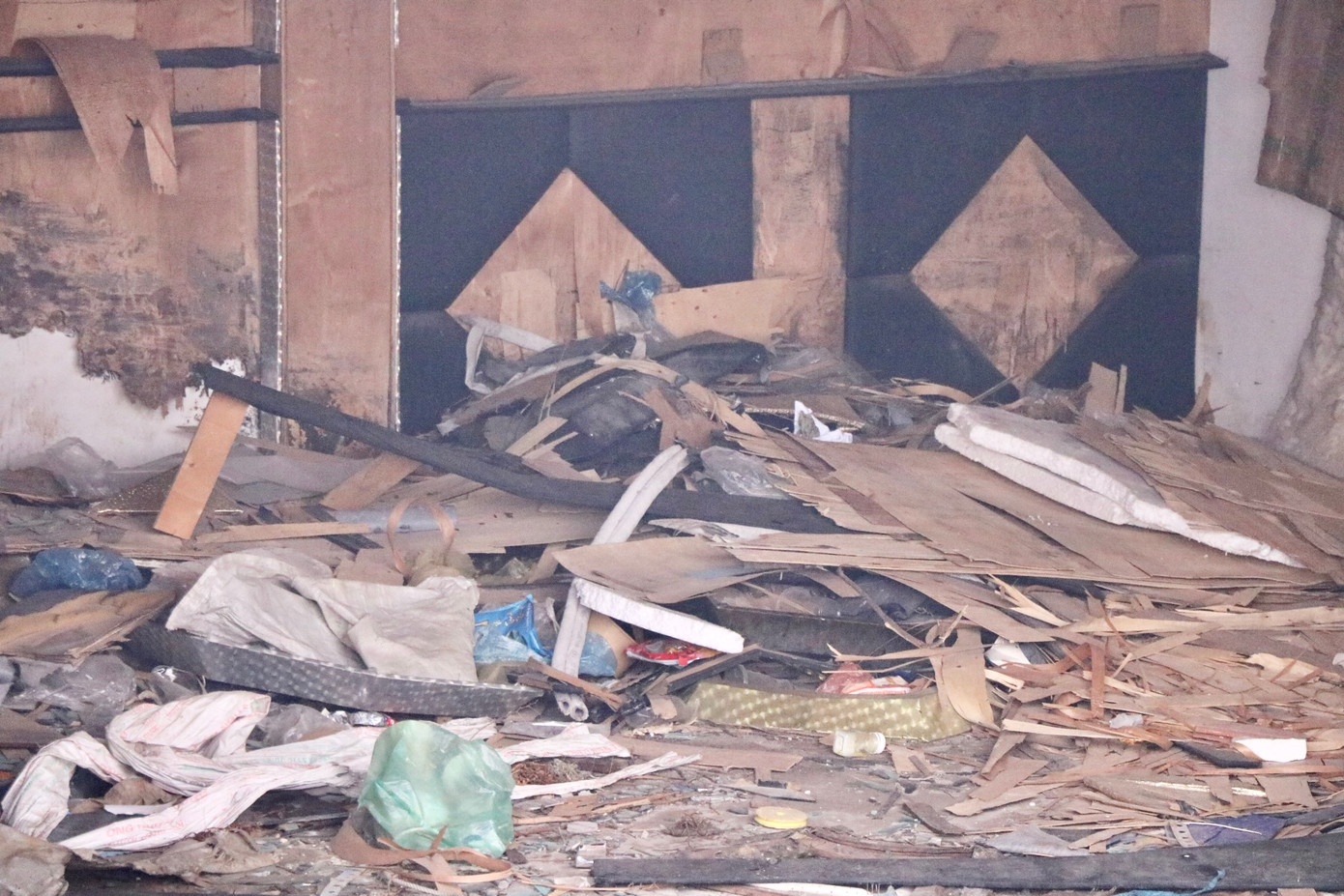 Nhiều công trình bỏ hoang đổ nát chậm được giải quyết tại công viên Tuổi trẻ Thủ đô. Nhiều công trình bỏ hoang đổ nát chậm được giải quyết tại công viên Tuổi trẻ Thủ đô.